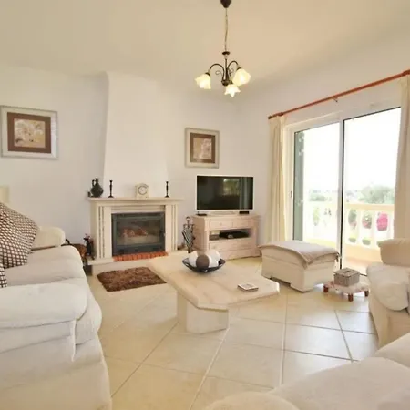 Nyaraló Beautiful 4br Villa, Close To The With Private Pool