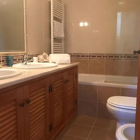 Nyaraló Beautiful 4br Villa, Close To The With Private Pool Lagos