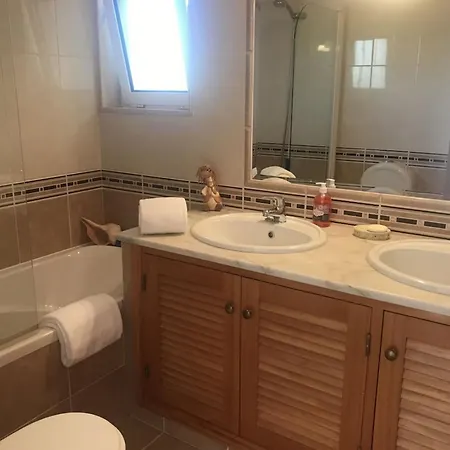 Beautiful 4br Villa, Close To The With Private Pool