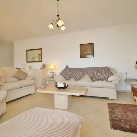 Nyaraló Beautiful 4br Villa, Close To The With Private Pool Lagos