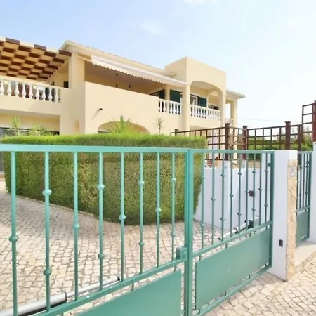 Beautiful 4br Villa, Close To The With Private Pool