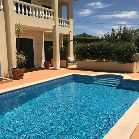 Beautiful 4br Villa, Close To The With Private Pool 度假居