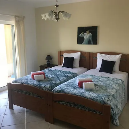 Beautiful 4br Villa, Close To The With Private Pool Hébergement de vacances
