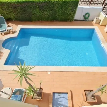 Beautiful 4br Villa, Close To The With Private Pool * Lagos